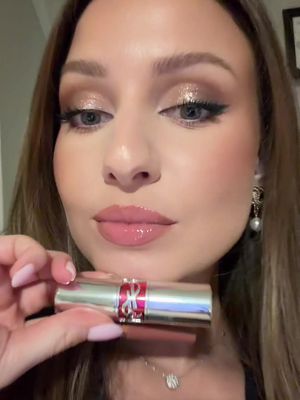 I wore this lip combo in one of my previous videos and so many people asked about it, so I had to share! ♥️ . @MakeUpForEverUSA Artist Color Pencil Wherever Walnut  @YSL Beauty Candy Glaze 18 Bubble Gum  . . . . . #glossylips #yslcandyglaze #pinklipgloss #whereverwalnutlipliner 