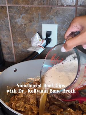 Slow Cooker Smothered Beef Tips & Gravy over Mashed Potatoes 😏 Comfort food… but make it high protein These smothered beef tips came out SO tender and full of flavor… and the secret? I used @Dr. Kellyann beef bone broth to take it to another level 👏🏽 Simple ingredients, slow cooker, and it still gives that real comfort food feel without overcomplicating dinner. You don’t have to sacrifice good food just to hit your protein… and this is proof 💅🏽 Save this and shop Dr. Kellyann’s bone broth on TikTok Shop 🛒 ⸻ 📝 INGREDIENTS * Dr. Kellyann’s beef bone broth * beef tips * onion * bell pepper * garlic powder * onion powder * all-purpose seasoning * paprika * onion soup mix * cream of mushroom soup * brown gravy mix #highproteinmeals #EasyRecipe #quickmeals #healthyrecipe #FoodTok 