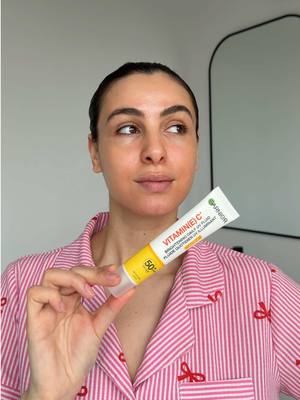 Rappel, ta crème solaire te donne un glow + une glass skin! Essaye la Vitamin(e) C Invisible de @garniercan, elle fond comme du beurre sur la peau!  🌞✨🌻 #garnierpartner #glow #SelfCare 
