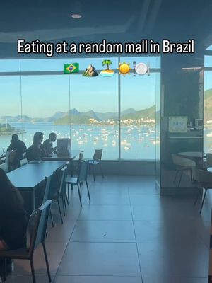 Botafogo Praia Shopping is widely considered one of the best viewpoints in Rio de Janeiro, offering a free and accessible panoramic look at Sugarloaf Mountain 🇧🇷