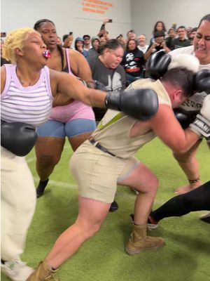 Not a cell phone in sight, just people living in the moment. #bossfight #heavyweight #boxing #mma #mexico 