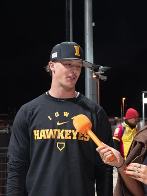 do yall think they’re good at cornhole?  🌽 #universityofiowa #iowabaseball  #d1baseball #ncaabaseball #collegebaseball  🟠 hosted by @kiana flory + @emily raelynn 🟠