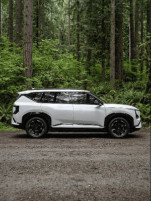 On Earth Day the EV5 moves quietly. Kia’s Sounds of Nature fills the space, letting the Earth’s voice be heard. #Kia #EV5 #EarthDay #MovementThatInspires