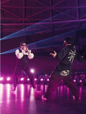 We know you've been waiting for this one. You can now watch @Bad Bunny and @Jowell y Randy’s performance of Safaera from Billions Club Live on Spotify. – Sabemos que lo estabas esperando. Ahora puedes ver Safaera de Bad Bunny y Jowell y Randy en Billions Club Live, solo en Spotify. – A gente sabe que você estava esperando por esse momento. Agora você pode assistir à performance de “Safaera” do Bad Bunny e Jowell y Randy no Billions Club Live, só no seu Spotify.