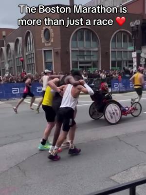 Beautiful moment during the Boston Marathon 🥹❤️ (via bikecommuter21/Reddit) #bostonmarathon #humanity #wholesome