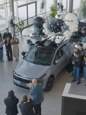 Congrats Chao, winner of the 2025 Auto Show contest! Watch his reaction as he sees his new Sportage PHEV unveiled! ✨ Félicitations à Chao, gagnant du concours du Salon de l’auto! Voyez sa réaction, au moment du dévoilement de son nouveau Sportage PHEV. ✨ #KiaCanada #Sportage