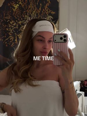 reklam| Néha a legjobb ajándék egy kis énidő 🤍 Relax, feltöltődés, ragyogás, egy prémium skincare élmény, ami tényleg kikapcsol. 💫 Most -20% kedvezménnyel elérhető az Estée Lauder exkluzív kabin kezelés voucher, ami megvásárolható az Estée Lauder Váci utca és Mammut II. üzletekben, felhasználni pedig 2026.06.30-ig tudjátok ✨ Ajándéknak is tökéletes, vagy csak magadnak egy kicsit kikapcsolni. 🤍 #EsteeLauder @Estée Lauder 