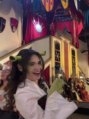 In shrek we trust 💋#medievaltimes #shrek #costumeideas #universalpictures 