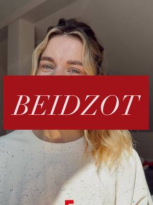 BEIDZOT arī manās rokās ir viral sarkanā lūpu krāsa! Labākais? Tā nav parasta lūpu krāsa! 🌶️ Iekomentē, vai tu arī gribētu šādu lūpu krāsu savā kosmētikas maciņā? 🔥 #virallipstick #christiandior