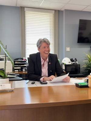 Grab a tissue 🥹 We have our inaugural class for the brand new UGA School of Medicine! Dean Shelley Nuss personally called the newly admitted students today to let them know. We’re looking forward to welcoming these students to campus in the fall! 🩺 