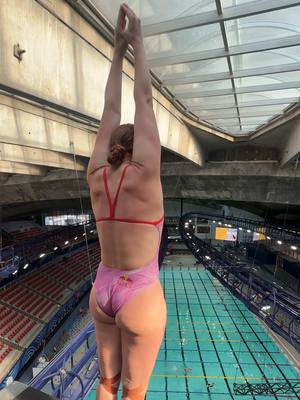 twenty meters of pure calculation 📐 🤿: @mollycarlson #redbull #givesyouwiiings #energydrink #cliffdiving #redbullcliffdiving