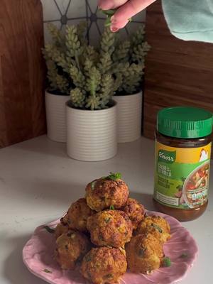 A weeknight meal that's as easy as it is delicious 😋 Make these flavorful Buffalo Chicken Meatballs in minutes using your air fryer 🐔 Ingredients: Ground chicken Knorr Chicken Bouillon Breadcrumbs Buffalo sauce Green onions Directions: Bake in air fryer for 15min at 375 #Knorr #chickenrecipe #airfryerrecipe #airfryercooking #meatballs
