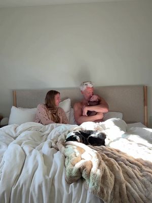 Usually, the best half hour of the day… 💓 @emilystomatuk  #newborn #morning #girldad #dad #firsttimeparents  