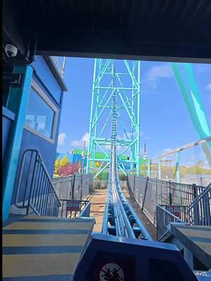 POV: The countdown was a lie ⚡️😂 The best way to start a ride is when you least expect it! Who’s next in line? 🎢🙌 #SeaWorldSanDiego #ElectricEel #RollerCoasters #ThemePark #POV