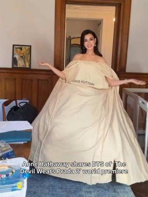 Actually, that’s not all…#AnneHathaway just gave us a BTS look at the ‘The Devil Wears Prada 2’ world premiere in NYC  on Monday night. 📷: Anne Hathaway 