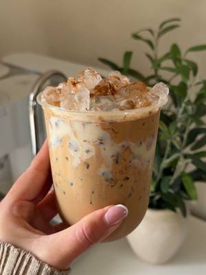 Teddy Graham Spanish latte This might be one of the creamiest lattes I've ever made... brown sugar, honey, condensed milk and a hint of cinnamon ✨ Recipe:  1/2 tbsp brown sugar 1 tsp honey 1/2 tbsp of condensed milk Dash of cinnamon + 2 shots of espresso Add milk and half and half and ice #coffee #icedcoffee #cafe #teddygrahamlatte #spanishlatte