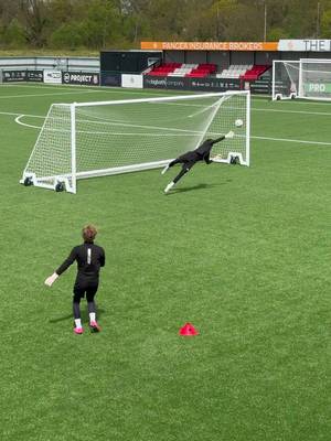Angled strikes 📐⚽️ #goalkeeper #goalkeepertraining 