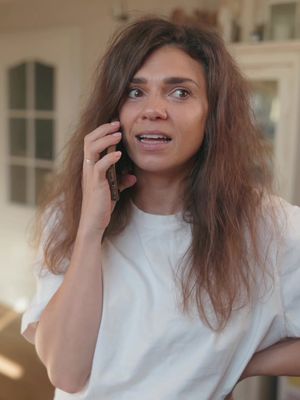 Ať už máte vlasy jako Pocahontass nebo Kudrnatá holka, řada Keratin Alpha Sleek od L’Oreal Professionnel vám pomůže je uhladit. A to nejen na povrchu, ale i zevnitř vlasového vlákna, kdy přetváří geometrii vlasu. A to už za dva týdny 🙏 A navíc… nádherně voní 😍 Tato profesionální vlasová kosmetika je hojně využívána kadeřníky v salonech a byl to i jeden z důvodů, proč jsem po ní já sáhla. spolupráce s @L’Oréal Professionnel #14daysofsleek #alphasleek #LorealPro #frizzyhair #spoluprace