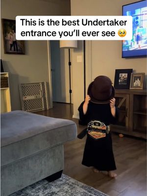 “Play Undertaker by dubdubwe.” 🥹 We can’t stop watching this Undertaker entrance ❤️ (🎥 @rachelfisher06)  #WWE #WWEonNetflix #TheUndertaker #Undertaker