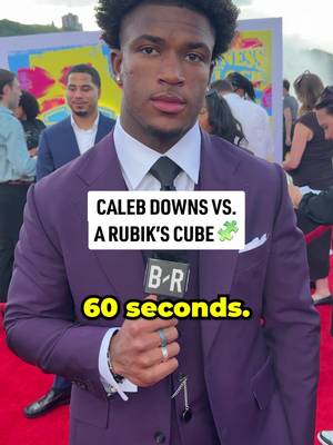 Caleb Downs attempts to solve a Rubik’s cube 😅 #nfl #nflfootball #football #nfldraft #rubikscube 