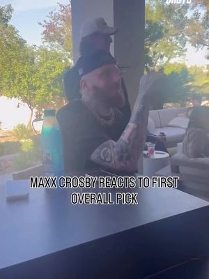 #maxxcrosby’s new qb 🔥 #nfl #nfldraft #lasvegasraiders (via therushpod/IG)