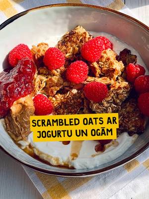 Vai esi pamēģinājis pagatavot scrambled oats jeb kulteni no auzu pārslām? 🥣 Vidusceļš starp pankūkām un putru, kā arī ļoti garšīgs klasisko auzu pārslu variants. Zemesriekstu sviests un banāns iedos saldumu, bet avenes un jogurts – patīkamu svaigumu. Izmēģini nākamajās brokastīs! ✨