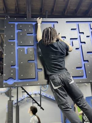 My toxic trait is thinking I could do this 😮‍💨 ( 🎥 @unstoppa_ball_ninja ) #Unreel #Extreme #Ninjawarrior #Strength #Strengthchallenge