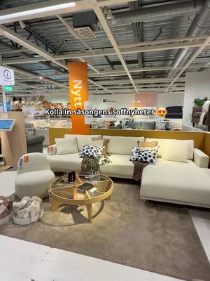 Upptäck säsongens soffnyheter LILLESÄTER och UPPÅKRA.💛Trendigt med mjuka former eller härligt soffhäng i djup sits och bred schäslong. Vad väljer du?😏😍 #IKEA #IKEASverige #LILLESÄTER #UPPÅKRA #soffa