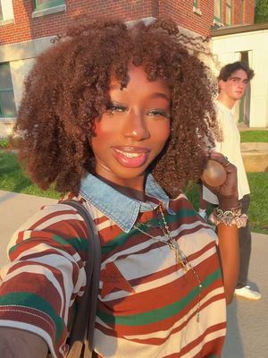 BONJOUR 😛 @LaNia the Artist #sunkissed #blackwomen #trending #makeup #fashiontiktok 