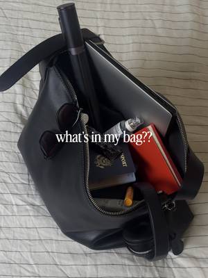 what’s in my bag @coach mott messenger #whatsinmybag #travelessentials #dailyessentials 