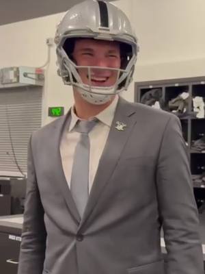 Looks good, feels good 😌  #fernandomendoza #nfl #nfldraft #helmet 