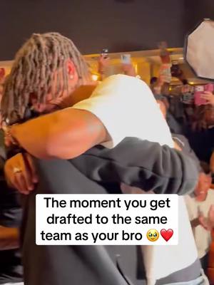 Avieon and AJ Terrell together again 🥹 #wholesome #nfldraft #brothers #emotional #nfl (via ricgarni/X)