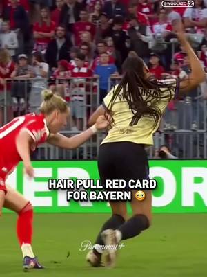 Another hair pull incident in #UWCL 👀 A red card is shown to Bayern's Franziska Kett for pulling the hair of Salma Paralluelo 🟥