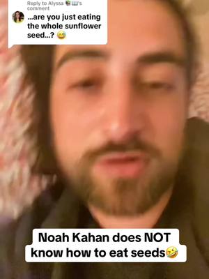 Noah Kahan does NOT know how to eat sunflower seeds🤣