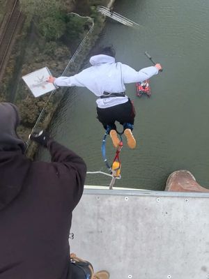 I ordered pizza to the bottom of a bungee jump 