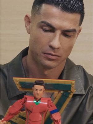 Cristiano Ronaldo meets... LEGO Cristiano Ronaldo! 🇵🇹🚲
 
 #CR7 #LEGO #Football #LEGOFootball #EveryoneWantsAPiece 
