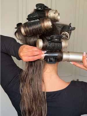 Genius 🙏🏼 @Aurum Hair Co. Air head blowdrier #hairtutorial #hairrollers #blowdrytutorial @Hair By Sam McKnight hair spray 