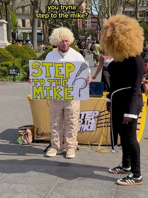She brought #TheVoice energy straight to the sidewalk 🗽🎤 #steptothemike #publicperformance #freestyle #singer 