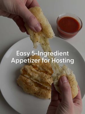 These mozzarella sticks require no frying, just bake and they’re ready in under 20 minutes. Crispy on the outside, melty on the inside, with way less mess and effort. Perfect for a cozy movie night, after-school snack, or something quick to grab on the go. Easy, delicious, and guaranteed to be a hit every time 🧀✨ Ingredients: - String Cheese - Puff Pastry - Basil - Oregano - Olive Oil Directions: Place the string cheese evenly on top of the puff pastry. Sprinkle basil and oregano over the cheese. Fold the other half of the puff pastry over the top, then press and separate around each piece to fully seal the cheese inside. Brush with olive oil and sprinkle with a bit more basil and oregano. Bake at 400°F for 15–20 minutes, then serve.