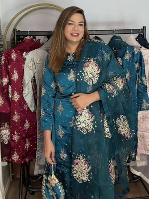 Hello UK walo 💕 New PC suits just dropped 😍 Matching purses bilkul FREE 🎁 Free shipping all over UK 🚚 Jaldi grab karo before stock khatam ho jaye #foryou #ukpakistani 