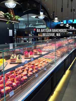 Hot Chocolate, Rose Honey Latte, Shio Pan, Egg Tarts, Purple Rice Bun, Pistachio Maritozzo, Rose Berry Sourdough, & Rose Bagel 📍 BA Artisan Bakehouse 🍞 ⁣ ⁣ BA Artisan Bakehouse is located in Bellevue, WA. Right when you walk into this bakery, you could smell all the delicious bread and pastries. All of their bread is made fresh daily. Their bread and pastries are inspired by global baking traditions creating a variety of different flavors and textures. My favorites were the sourdough egg tart, purple rice bun, pistachio maritozzo, and the garlic herb shio pan. I’m definitely coming back to try more! Come check them out in Bellevue!⁣⁣ ⁣ #bakedgoods #bellevuewa #pastries 
