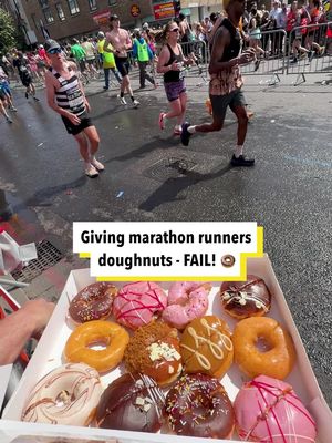 Mid-race 🍩 treats go a long way! 🤤 #londonmarathon #marathon #sweettreat 