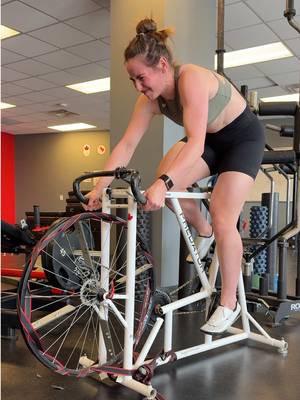 THE MOST INTENSE training that has you using every muscle in your body but looks like you are doing nothing😅  #cycling #fixedgear #isometric #training #cyclist 