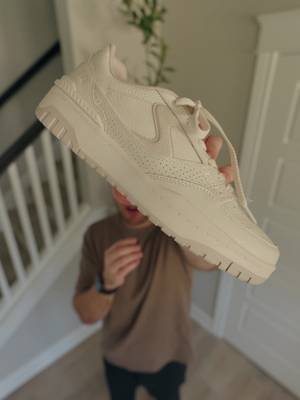 A premium sneaker that goes everywhere you do. 👟 Court & Classics S-1992.