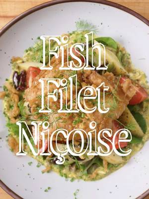 Niçoise salad is one of my go-to orders when I happen upon a good French bistro, but I’ve always wanted to combine a fish-n-chips flare into the idea since they have a lot of overlapping flavors. The sauce Gribiche has to be the king of “tartare” dressings IMO. Recipes update on my substack newsletter every Saturday - link in bio 🔝