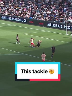 Right place. Right moment. Sarah Gorden with a HUGE tackle 🛑 #NWSL #Soccer #highlights #LosAngeles 