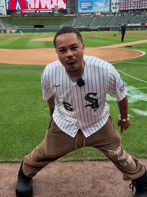 @Adamn WhoDeyWant really threw out the first pitch 🙂‍↕️ #baseball #MLB #chicago 