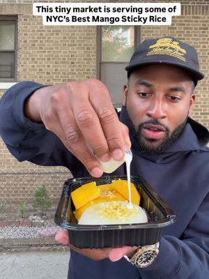 Trying some NYC’s best mango sticky rice in this small Thai market in Queens #foodreview #nycfood #mangostickyrice #thaifood 