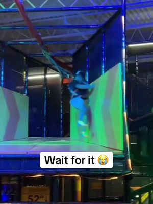 Oh no… That’s gonna leave a mark 💀 @Leng2 Yang #funny #fail #prank #viral #trending 