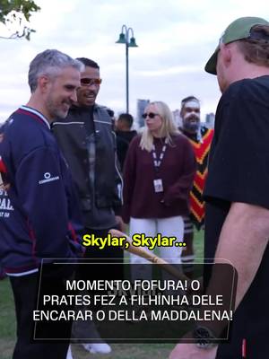 O CARLOS PRATES É PURO CARISMA! Em Perth, na Austrália, para o UFC que acontece no próximo sábado (2), Carlos Prates estava em uma ação com Jack Della Maddalena, seu oponente na luta principal, e fez sua filha Skylar encarar o seu rival 😂😂😂 🎥@espnausnz #ESPNKnockOut #MMA #UFC #CarlosPrates